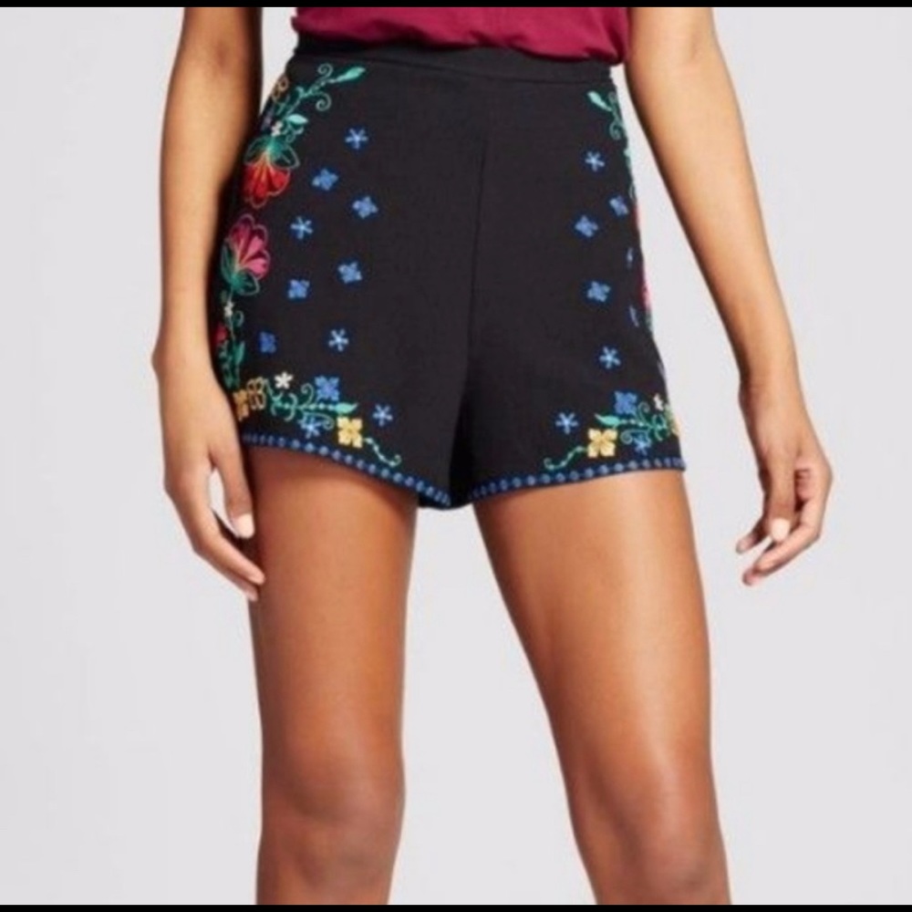 Patterned high waisted, dress shorts